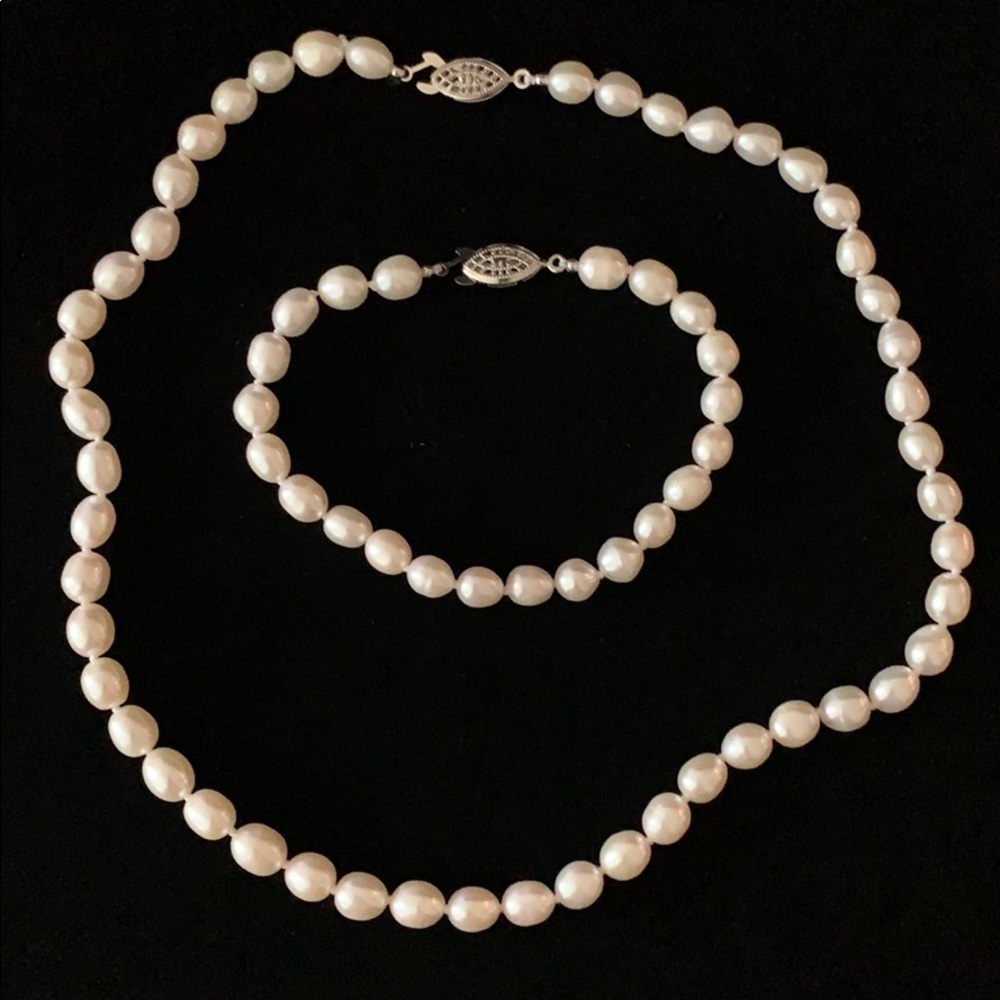 Vintage pearl necklace and bracelet set